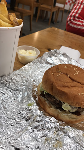 Opinii despre Five Guys Cheshire Oaks în Ellesmere Port - Hospitality and gastronomy