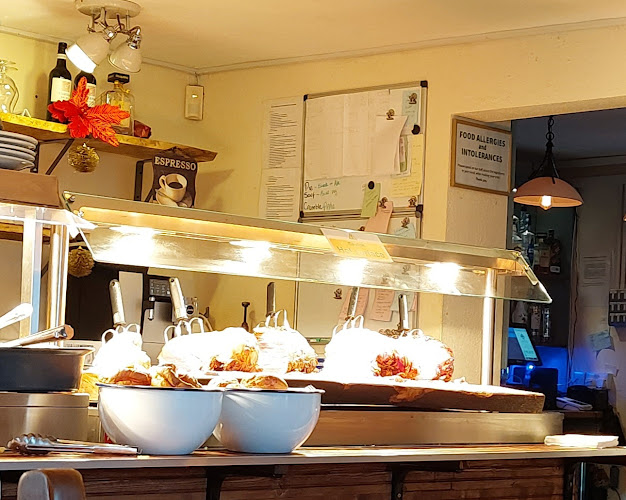 Opinii despre Four Crossroads Inn în Boston - Hospitality and gastronomy