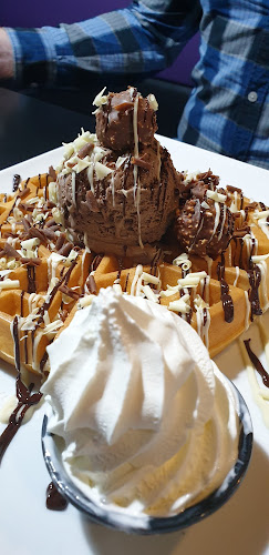 Creams Cafe Enfield - Hospitality and gastronomy