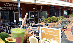 Latte Artist - Coffee Shop