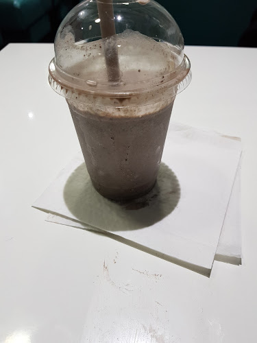 Cakes & Shakes - Hospitality and gastronomy