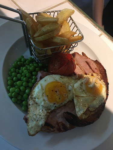 Drum & Monkey Kenn - Hospitality and gastronomy