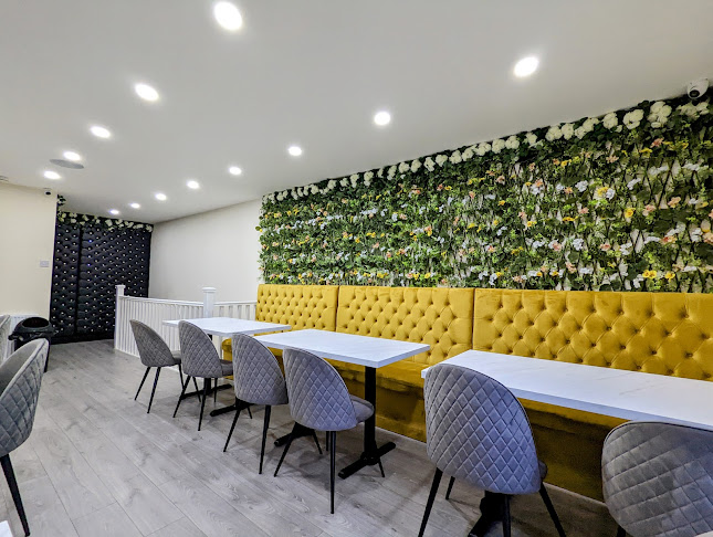 Farina's Food Lounge