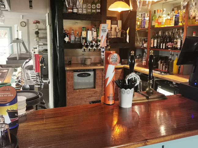 Four Crossroads Inn - Boston