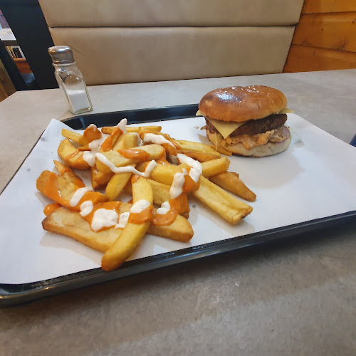 332 Dewsbury Rd, Beeston, Leeds LS11 7DJ, United Kingdom