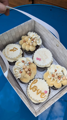 Cake & Sprinkles Cakeaway & Cake School, Cake Makers Accessories. - Wareham
