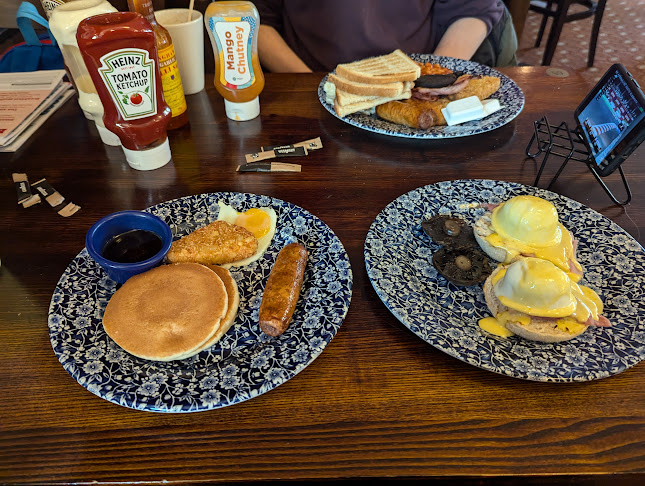 30 Victoria Rd, Horley RH6 7PZ, United Kingdom