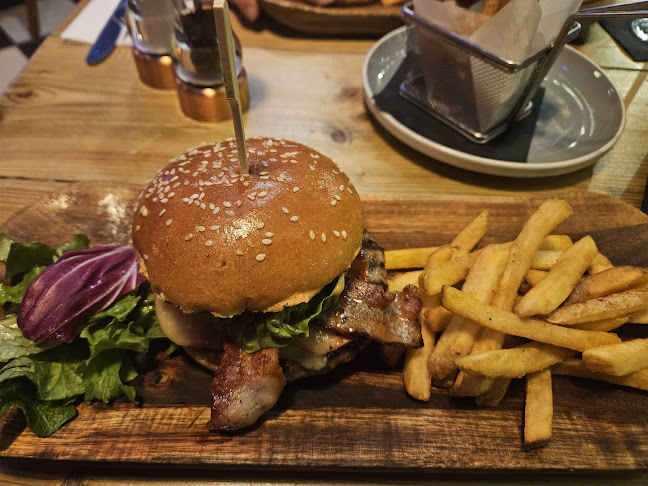 19-20 Elvet Bridge, Durham DH1 3AA, United Kingdom