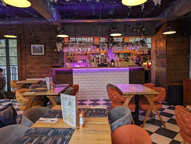 Opinii despre 19Twenty Bar & Grill în Durham - Hospitality and gastronomy