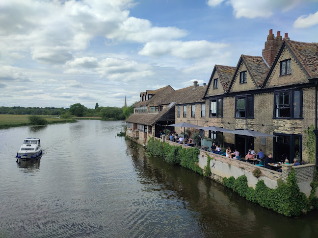 The River Terrace - Hospitality and gastronomy