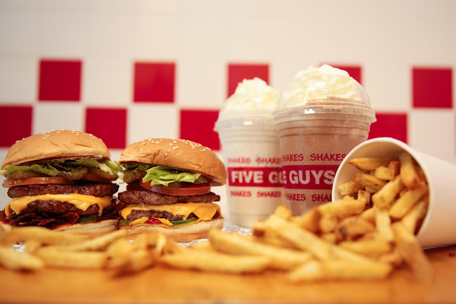 Five Guys Cheshire Oaks - Hospitality and gastronomy