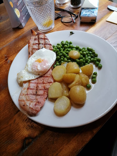 Tree Tops - Pub & Grill - Hospitality and gastronomy