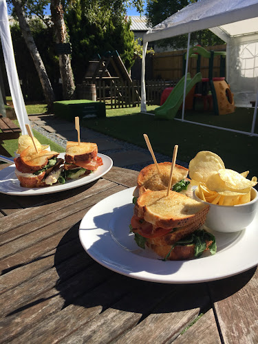 Opinii despre The Alma în Windsor - Hospitality and gastronomy