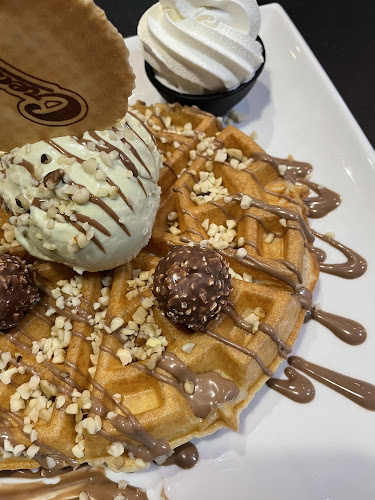 Opinii despre Creams Cafe Enfield în Enfield - Hospitality and gastronomy