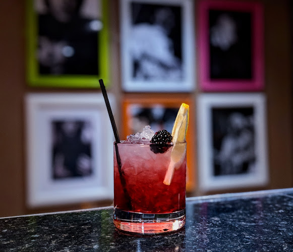 Comentarii opinii despre Twisters Bar