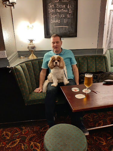 The Queen - Hospitality and gastronomy