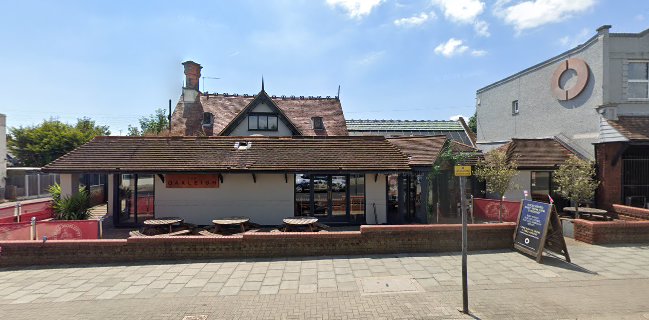 The Oakleigh - Leigh-on-Sea